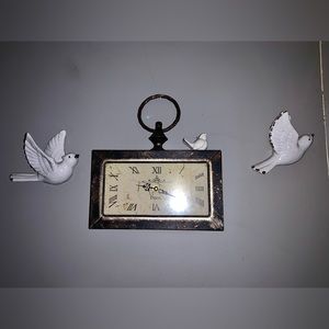Hanging clock with 2 Doves